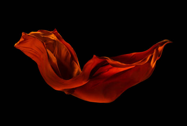 tissu rouge élégant lisse sur le fond noir - mousseline de soie photos et images de collection