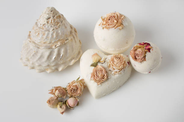 istock Bomb salt bath decorated with dried roses 671006134