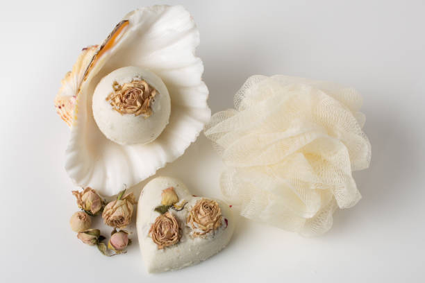 istock Bomb salt bath decorated with dried roses 671006248