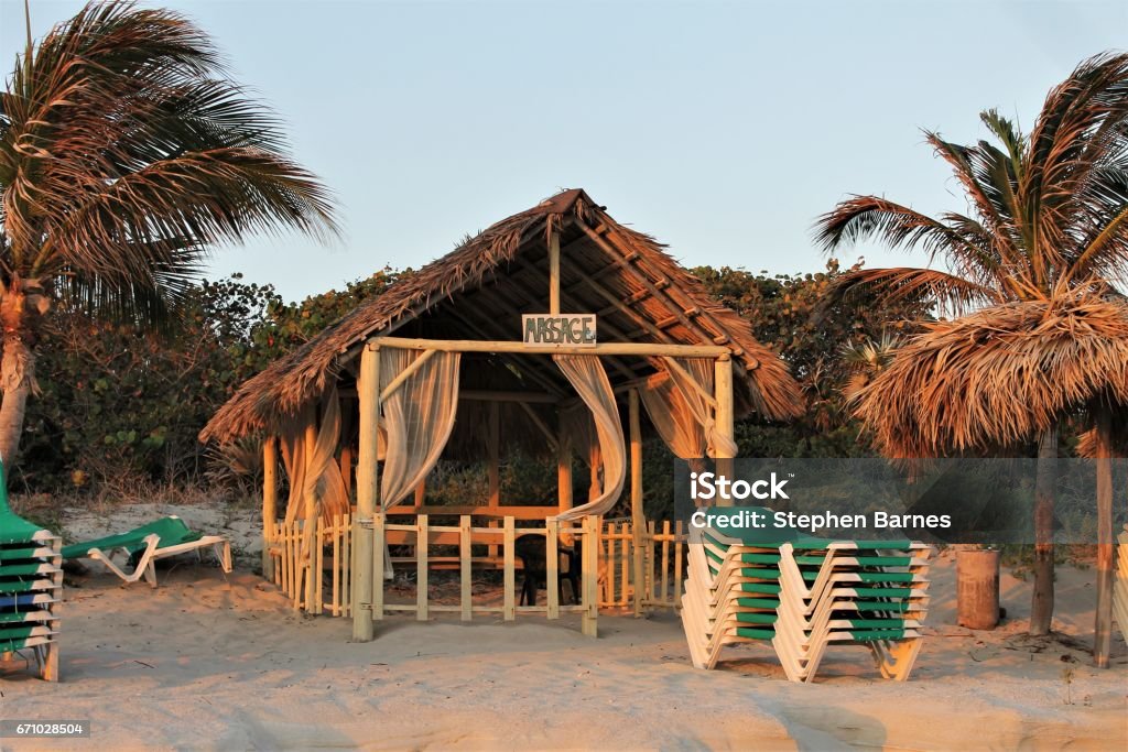 hærge Klage forhandler Massage Booth On The Beach At Sunrise Varadero Beach Varadero Cuba Stock  Photo - Download Image Now - iStock