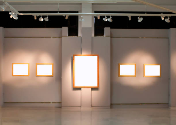 istock Contemporary art gallery 671028658