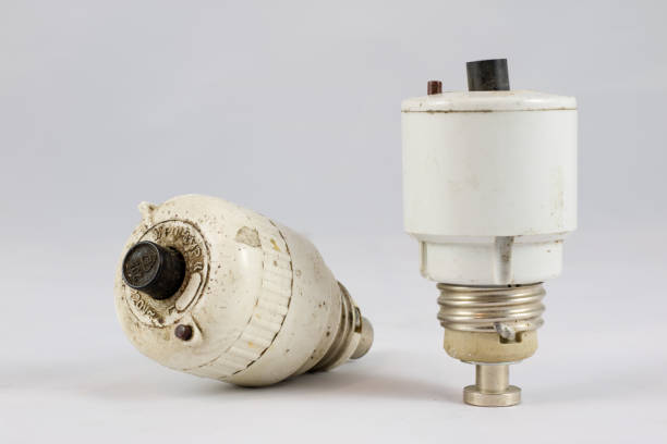 istock Old ceramic electric fuses on white isolated background 671039430