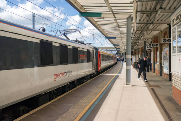 maior anglia intercity trem na estação de ipswich - greater london fotos - fotografias e filmes do acervo