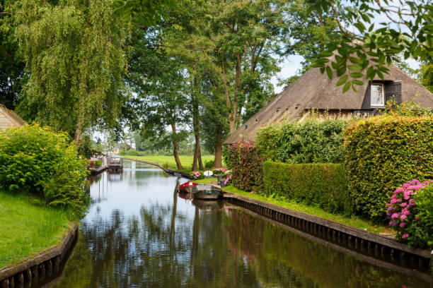 istock Giethoorn Village Scene 671187804