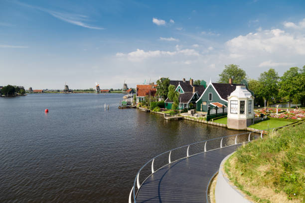 vila zaanse schans - zaanse schans bridge house water - fotografias e filmes do acervo