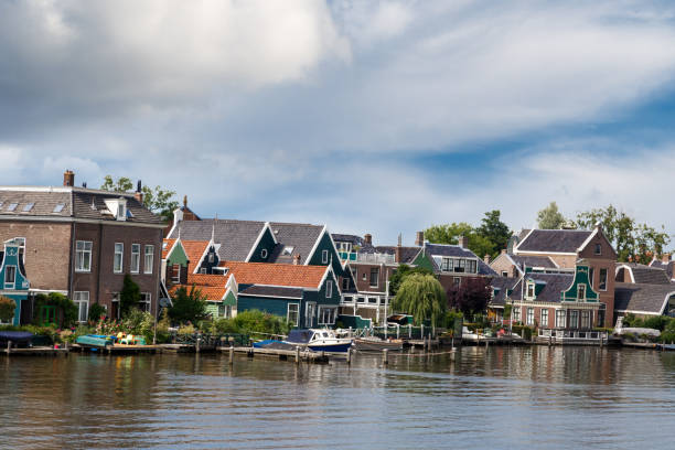 vila zaanse schans - zaanse schans bridge house water - fotografias e filmes do acervo