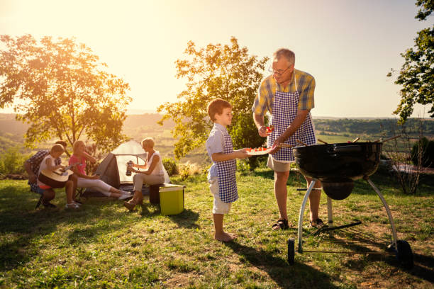 istock family picnik with barbecue 671278088