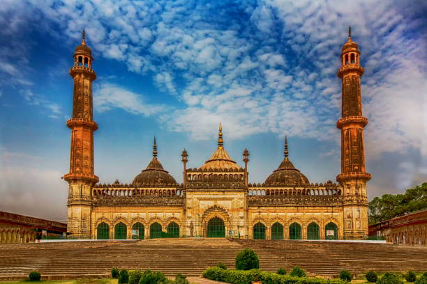 asfi masjid o mezquita de asfi, lucknow, uttar pradesh, india - lucknow fotografías e imágenes de stock