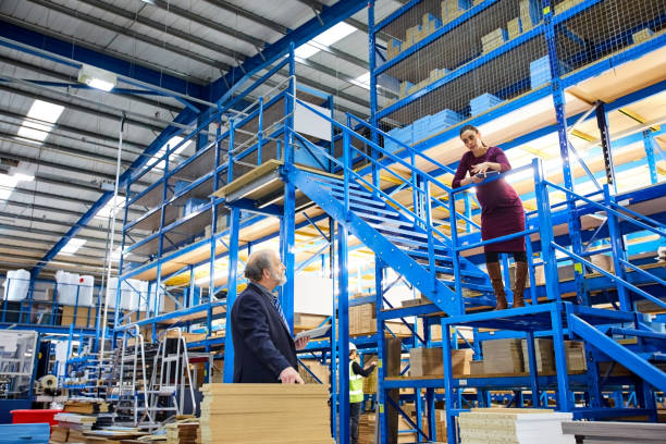 istock Businesspeople working in warehouse 671360422