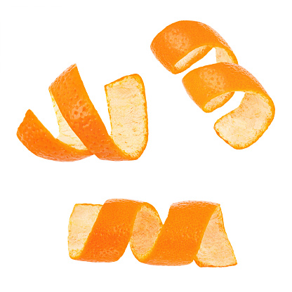 Sistema de enrollamiento pelar mandarina aislado sobre fondo blanco photo