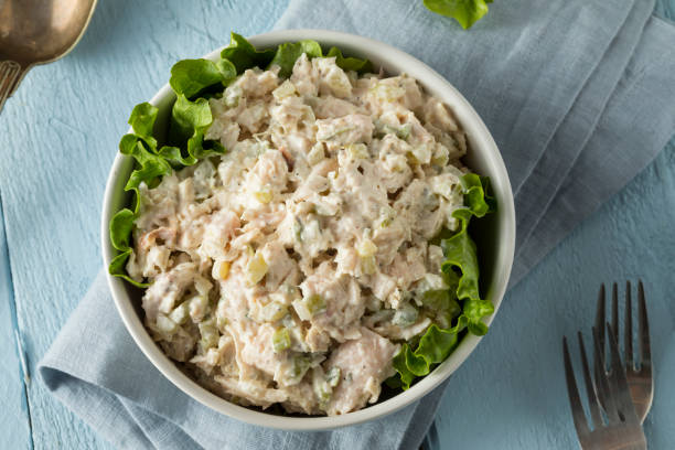 insalata di pollo sana fatta in casa - sandwich salad chicken chicken salad foto e immagini stock