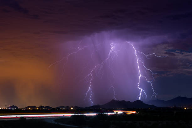 Monsoon lightning storm over Tucson, Arizona Lightning bolts rain down from a monsoon thunderstorm at night near Tucson, Arizona. Microburst stock pictures, royalty-free photos & images