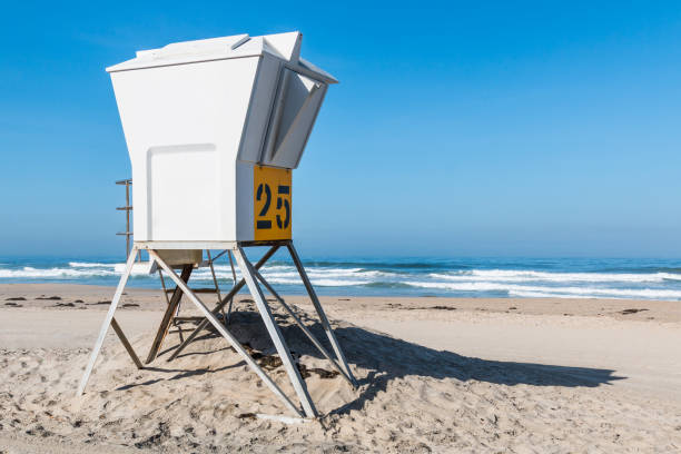 istock Lifeguard Tower at Pacific Beach in San Diego 671503848