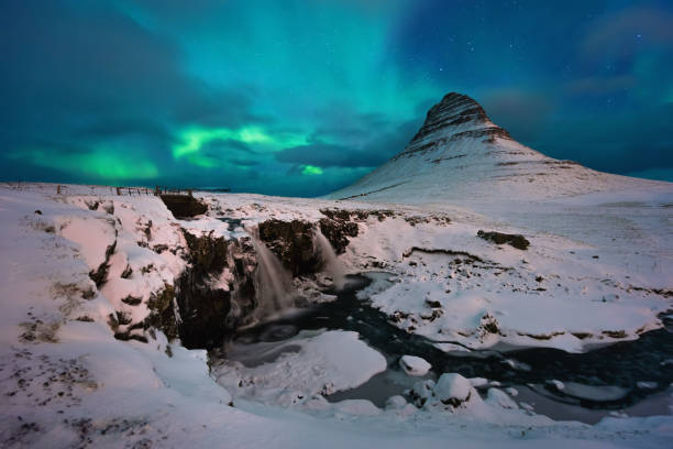 istock Kirkjufell aurora 671511660