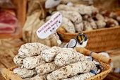 franz%C3%B6sische-wurst-am-wochenmarkt.j