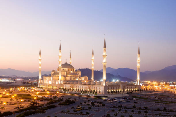 istock Sheikh Zayed Grand Mosque in Fujairah, UAE 671656588