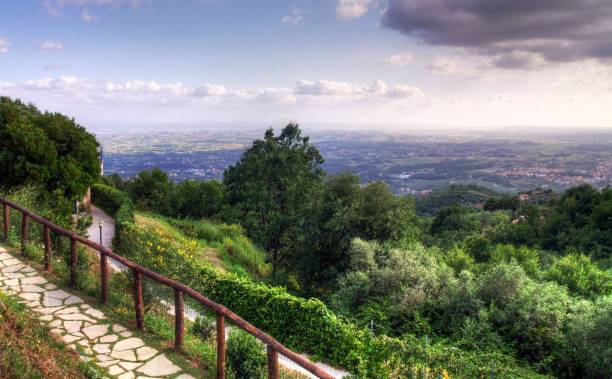istock Summertime in Tuscany, Italy 671677376