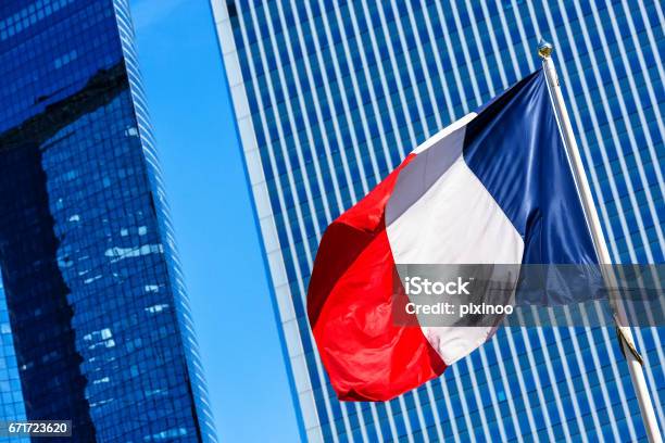 ビジネスを背景に構築とフランス国旗 - フランスのストックフォトや画像を多数ご用意 - フランス, ビジネス, 政府の建物