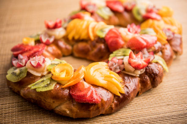 istock Big kringle with various fruits on top 671731264
