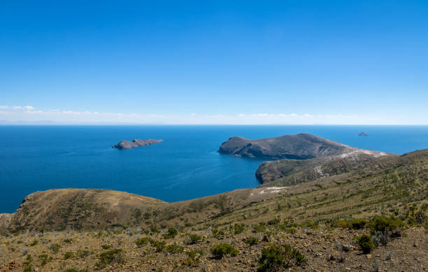 isla del sol lago titicaca - bolivia - bolivia copacabana bolivian ethnicity lake titicaca fotografías e imágenes de stock