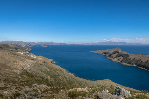 isla del sol am titicaca-see - bolivien - bolivia copacabana bolivian ethnicity lake titicaca stock-fotos und bilder