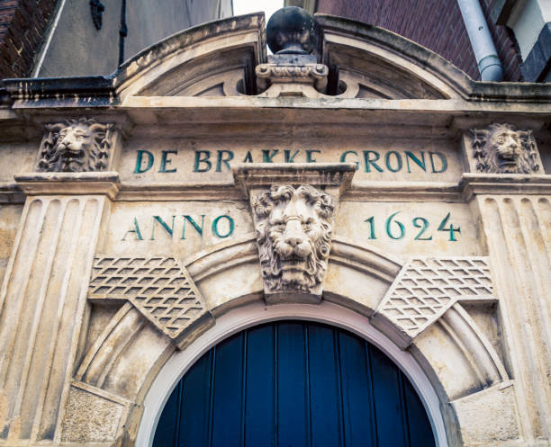 istock Lions head above doorway amsterdam 671863990