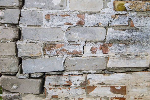 istock Background of the old cracked brick wall 671919700
