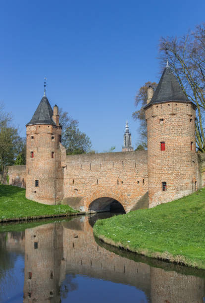 istock Water gate Monikkendam in historic Amersfoort, Netherlands 671922894