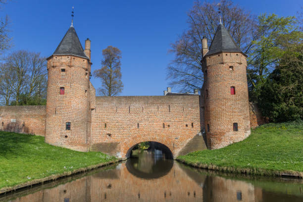 istock Water gate Monikkendam in historic Amersfoort, Netherlands 671925778