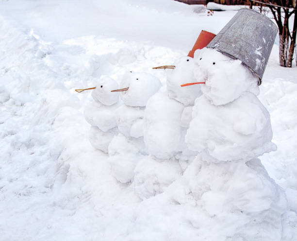 istock Snowmen family. 671947228