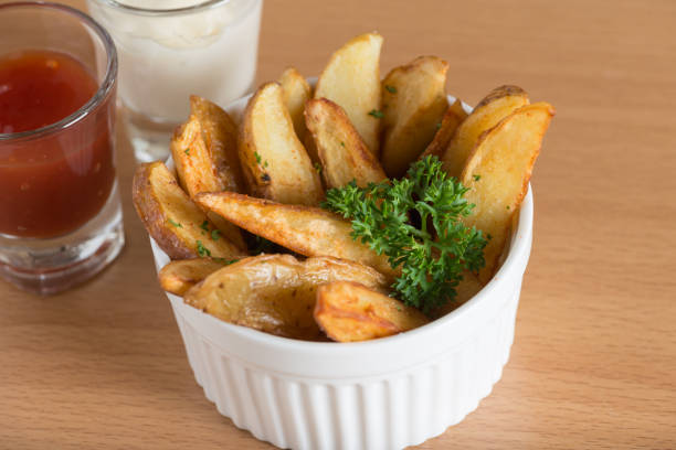istock Close up, Spice wedge potato with sauce. 672011930