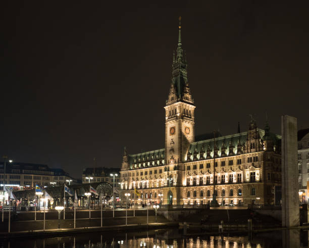 istock old town hall hamburg at night 672019474