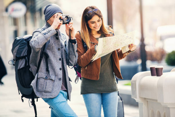 istock Tourists Sightseeing City 672023130