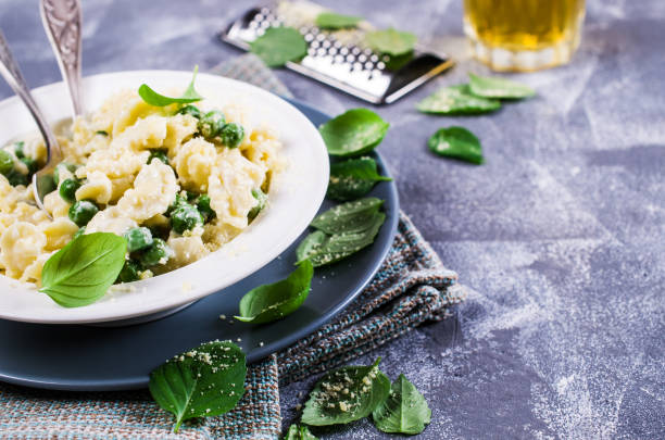 istock Pasta galletti with peas 672029740