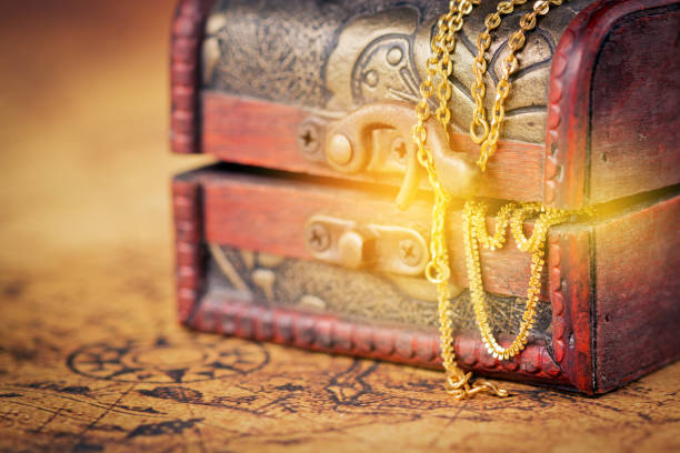 istock Old Treasure chest with shinny gold. 672033490