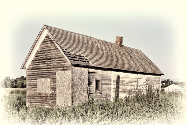 istock old abandoned farm house 672044238
