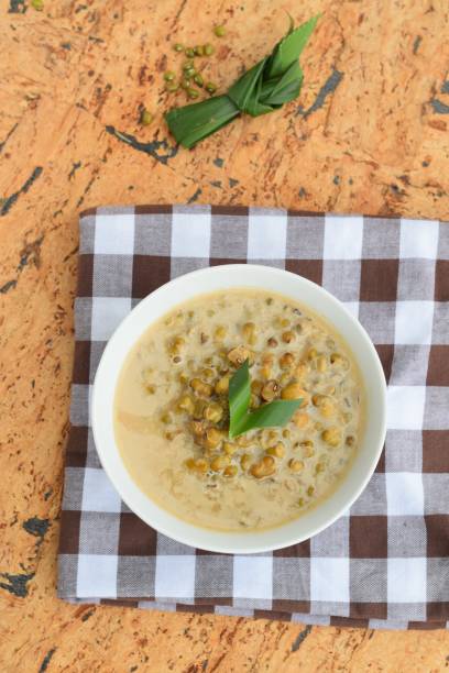 istock Sweet mung bean porridge 672070252