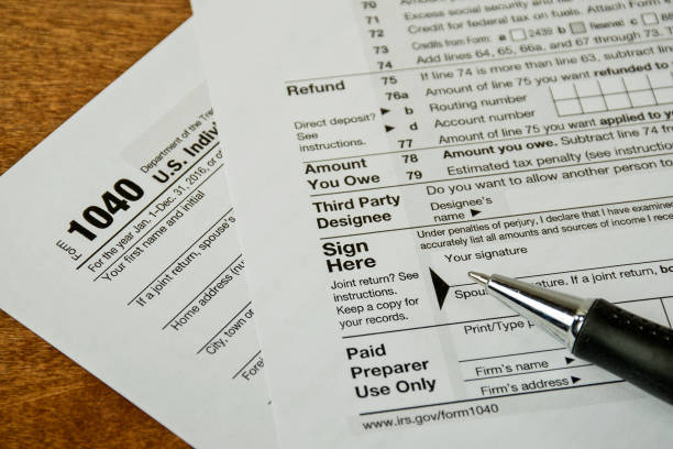 istock ink pen on 1040 income tax form 672090506