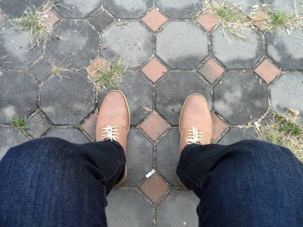 istock Sitting hipster guy with old elegant shoes 672093056