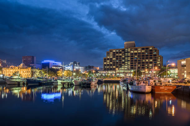 victoria dock hobart city waterfront tasmania australia - derwent river zdjęcia i obrazy z banku zdjęć