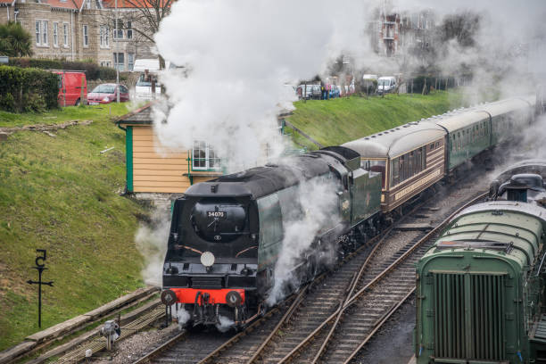 スワネージ、イギリスで蒸気機関車 - swanage ストックフォトと画像