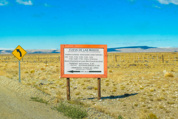 Signpost information entrance with spanish letters which says \
