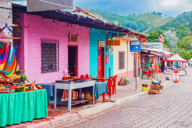 valle de angeles old spanish mining town near tegucigalpa, honduras - tegucigalpa imagens e fotografias de stock
