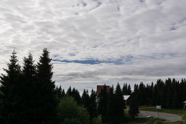 istock Abandoned mountain chalet and the cloudy view. 672173172