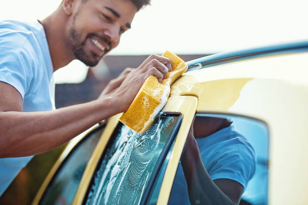 istock Young Man Washing Car 672185460