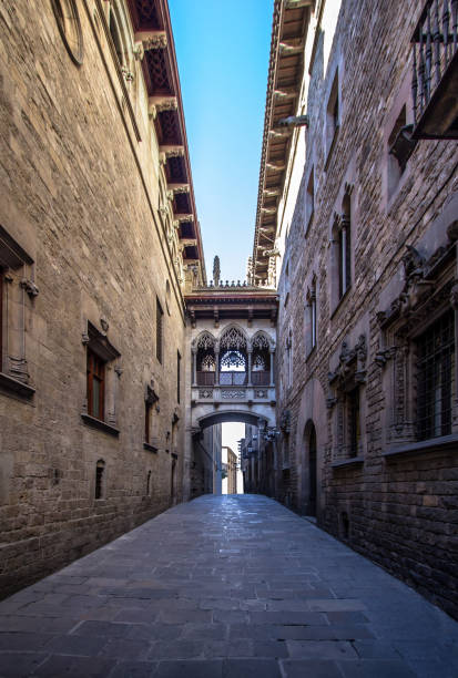 istock Neogothic bridge at Carrer del Bisbe in Barcelona 672201266
