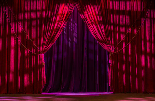 red theatre curtain - theatrical performance stage theater broadway curtain imagens e fotografias de stock