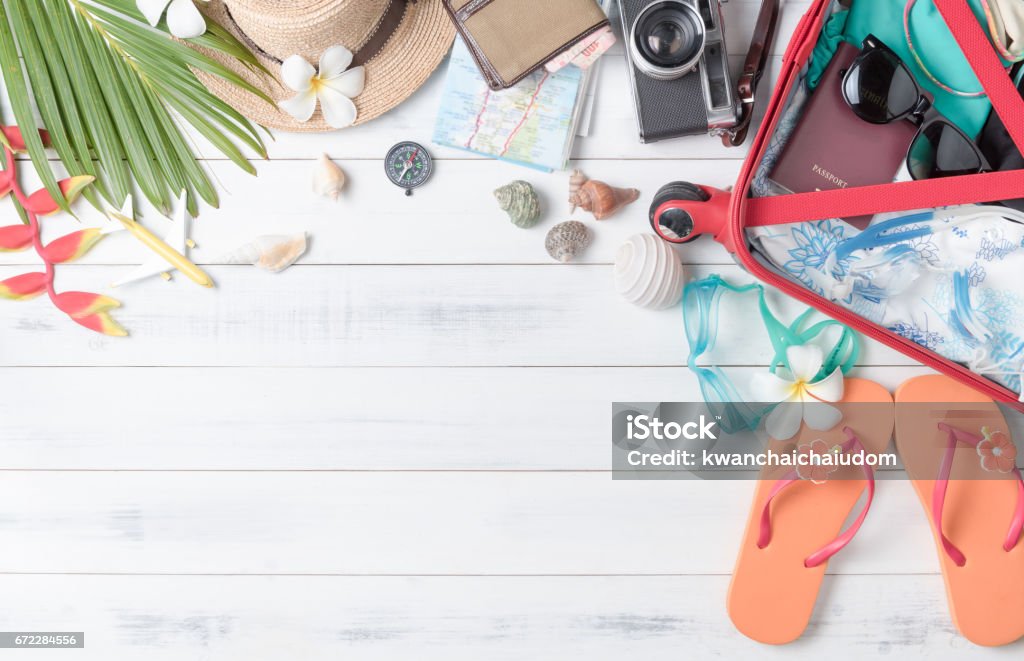 preparar os acessórios e itens de viagens para o verão - Foto de stock de Flat Lay royalty-free