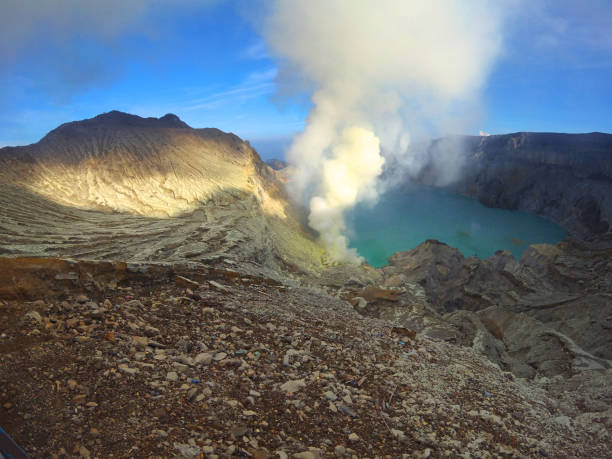 istock Ijen Crater, Volcanic Sulfur Lake 672297414