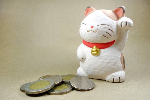 istock Maneki Neko Japanese lucky cat 672298022